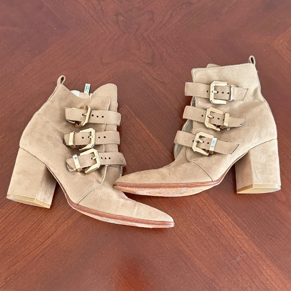 RAYE x house of Harlow suede Doute boots Buckle Detail pointed toe Sz 6
